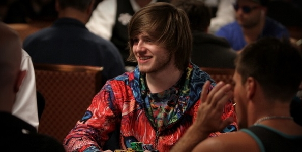 Il dietro-front di Charlie Carrel al check-in per il Poker Masters: “Ho perso i soldi del volo ma il mio obiettivo è la libertà!”