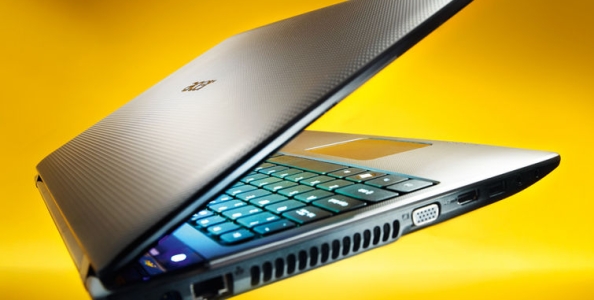 Notebook per giocare a poker in vacanza: Acer Aspire 5750G