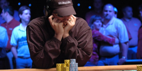 Phil Hellmuth eliminato dal Main Event WSOP: ecco la mano