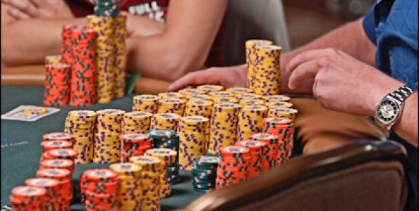 Main Event WSOP: Spariscono le chip!