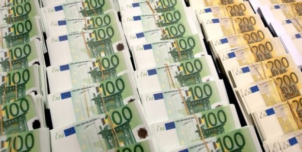 Raccolta poker di Agosto : 900 milioni di euro per il solo cash game