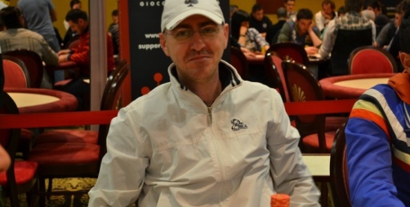 Re Mida Deep Challenge Day1b – Leonardo Loiacono chipleader. Bene Antonio Scalzi ed Enzo Pin.