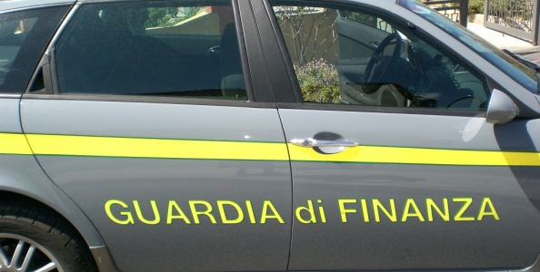 Fermati tre giocatori di poker alla dogana: trovati 108.000 euro!