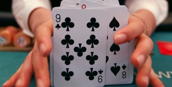 WSOP: il dealer prevede una bad beat ad un giocatore e viene licenziato!