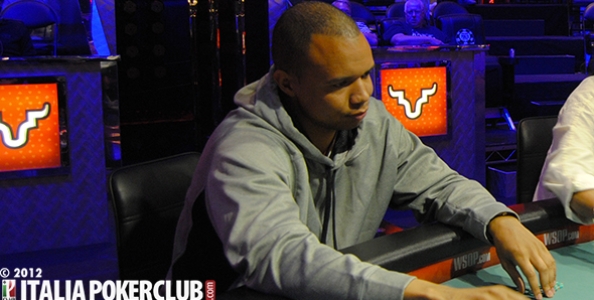 Phil Ivey batte cassa: vince 582.000 dollari ai tavoli 2-7 Triple Draw No Limit!