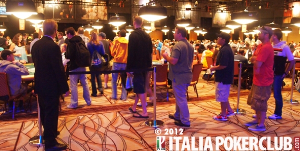 WSOP 2012 – Vai in bagno? Eliminato dal torneo!