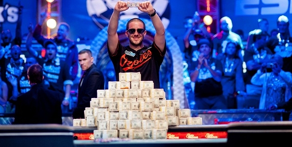 Merson vince il titolo Player Of the Year WSOP, superato Hellmuth in extremis!