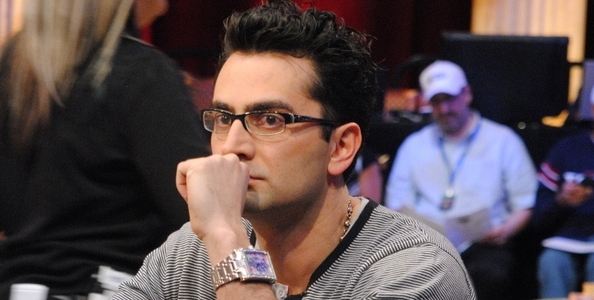 Quanto è ballas Antonio Esfandiari? Festeggia 2 volte il capodanno!