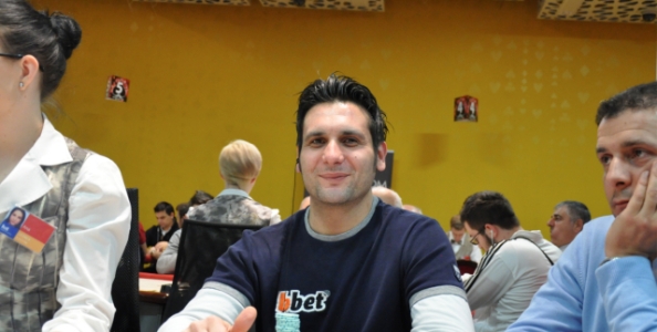 Gianluca Pisaniello chiude in testa al day 1B del DEX!