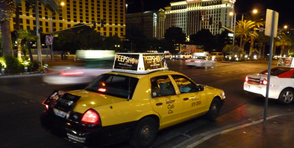 Un tassista di Las Vegas trova e restituisce 300.000$ a un giocatore di poker!