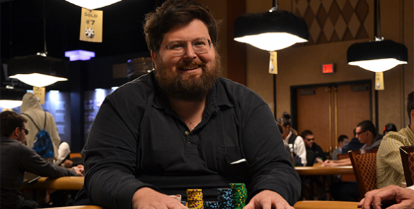 Mario Adinolfi: “Portare il linguaggio del poker alle masse è la chiave per il riconoscimento del gioco”