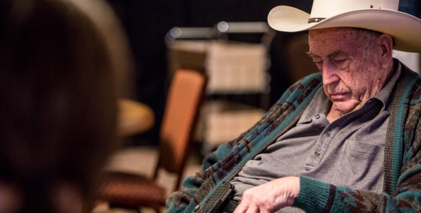 Doyle Brunson si sente male durante una partita live e viene ricoverato