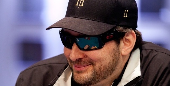 Phil Hellmuth regala il 14° braccialetto! I complimenti di Negreanu e del Pesca su Twitter