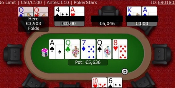 Epic fail o nice fold? Mette sotto le Donne su tre push, il board gli materializza un Poker!