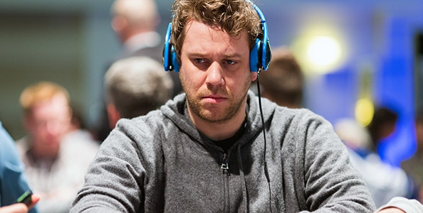 Main event WSOPE – Kevin MacPhee mega chipleader a 6 left ma occhio a Lichtenberger!