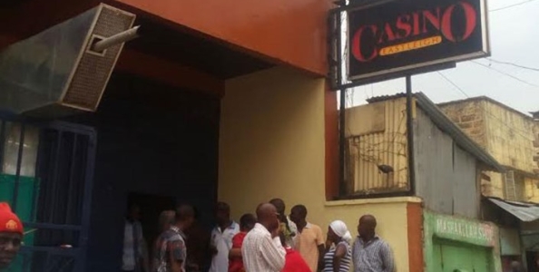Kenya: uccide due addetti del casinò per un prestito non concesso e viene lapidato dalla folla
