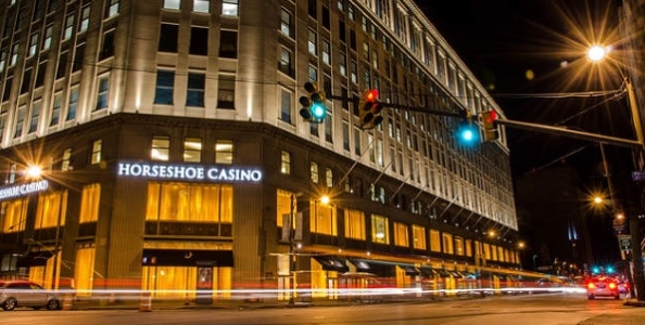 Una storia a lieto fine dagli USA: assolto dealer che era stato accusato di aver nascosto una carta nella manica