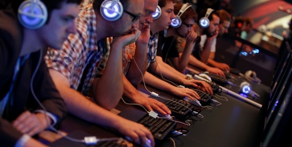 Un’idea provocatoria per il poker online: legalizzare la collusion con un nuovo format a squadre