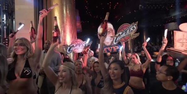 I Cleveland Cavaliers festeggiano l’anello all’XS Encore di Las Vegas! Cesarino: “Peccato non essere lì…”