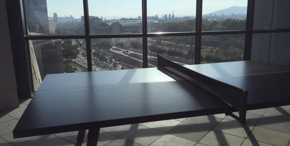 Ping pong mania per i regular live! Raffaele Sorrentino: “Giochiamo praticamente ad ogni live, appena troviamo un tavolo!”