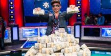 Qui Nguyen è il nuovo campione del mondo! Il pro Gordon Vayo si arrende in heads-up al Main WSOP