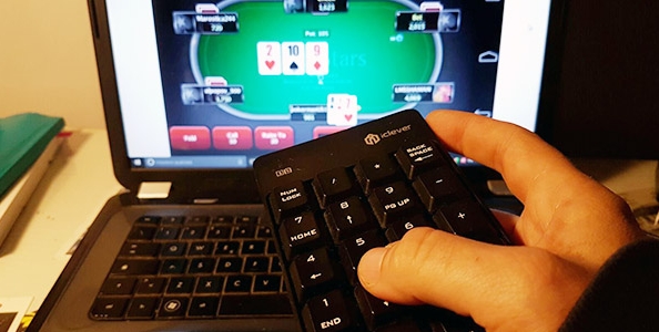 Il modo più comodo (ed economico) per grindare su PokerStars: dotarsi di un telecomando