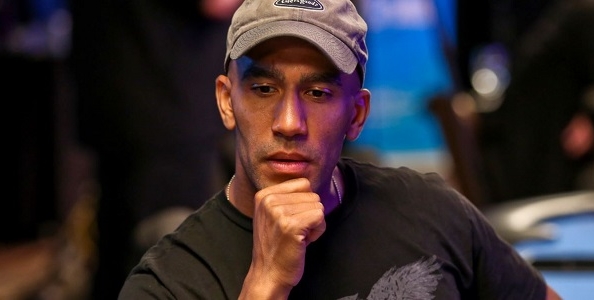 Poker High stakes online: Bill Perkins, ma che combini? 4-bet call con A2 off