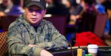 Negreanu rivaluta la ‘mossa di Johnny Chan’: “Puntare fuori posizione al turn funziona ancora”