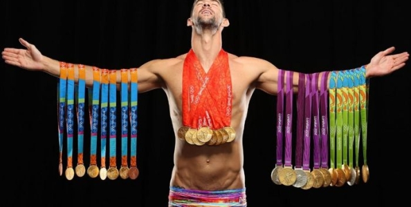 Dopo la collezione di ori olimpici Phelps vuole il braccialetto: è nel Tag Team con Esfandiari, Rast e Gross!