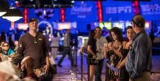 “Rail troppo vicino ai tavoli”: polemica alle WSOP dopo il final table del Colossus!