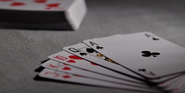 Il pericolo di sottostimare gli avversari al tavolo da poker