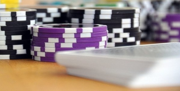 L’errore più comune nei tornei small stakes con 75-100 big blinds