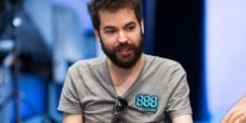 Il discutibile fold di Dominik Nitsche con coppia di Donne al final table del 100K WSOP High Roller