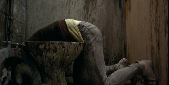 Cosa puoi fare se ti cadono due chips da 1.000$ nel WC del casinò (e ti sono scivolati 15.000$ nel bagno accanto)