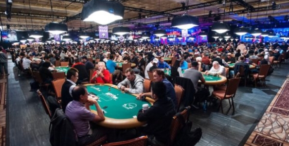 WSOP Backstage #5 – Paura e delirio a Vegas tra terremoti, cooler e travestimenti