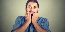 Come identificare e superare le paure al tavolo da poker