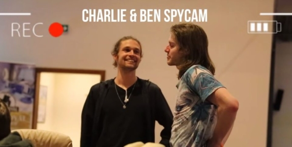 Il mondo visto con gli occhi di Charlie Carrel: Ma che combina ogni volta con 7 e 3 off suited?