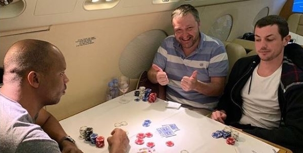 Poker high stakes a bordo di un jet privato: la lezione di Tony G a Phil Ivey e Tom Dwan!