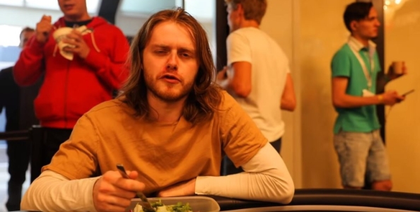 Hero-foldare top-two: i dubbi di Charlie Carrel al 25K EPT Barcellona