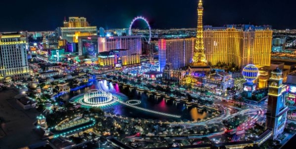 Las Vegas riapre i casinò dopo 78 giorni: ma il poker si gioca solo in tre sale