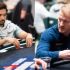 Adams tribetta e va in triple barrel con Q-high, Koon folda la mano migliore