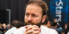 Daniel Negreanu e Fedor Holz: la mania degli scacchi dilaga tra i poker players