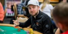 Vincere un torneo chiamando tre strade con A-high: una mano di Patrick Leonard