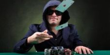 Il fold è la miglior porta di emergenza nel poker: ecco quando è necessario