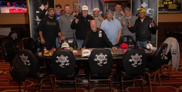 In un torneo di poker live in Iowa 11 giocatori hanno sottoscritto un DEAL ALLA PARI!