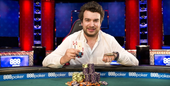 Le mani che hanno permesso a Chris Moorman di vincere il braccialetto WSOP online