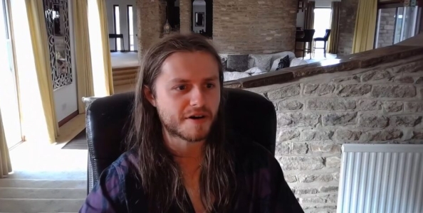 Pazzesco Charlie Carrel: arriva da 50$ a 10.000$ e completa la Bankroll Challenge!