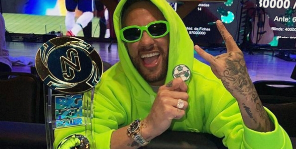 Neymar jr vince un torneo a Natale e si esalta sui social