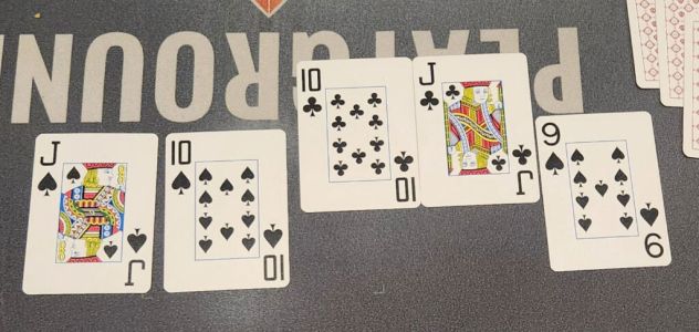 Dal Canada: perde con poker di jack contro scala colore ma attiva il bad beat jackpot da 1,8 milioni!