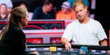 WSOP 2024: Blom crolla sul più bello e vince Hunichen, due azzurri avanzano nel Senior